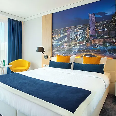 غولدين توليب إيربورت وارسو