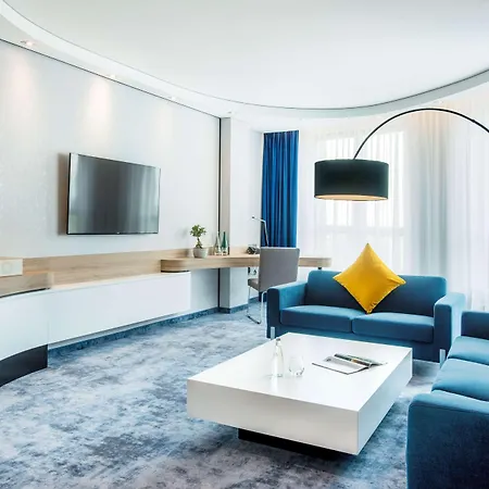 غولدين توليب إيربورت فندق 4*