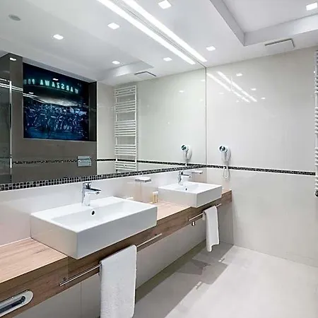 Hotel Golden Tulip Airport 4*