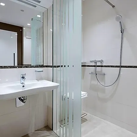 Hotel Golden Tulip Airport Warsaw