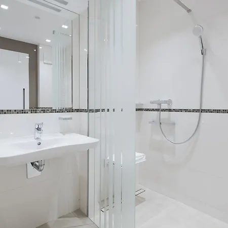 Golden Tulip Airport Hotel 4*