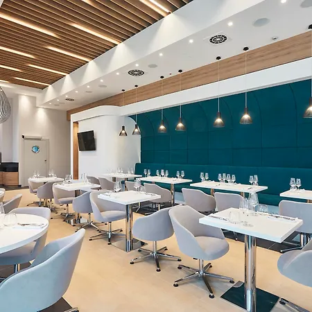 Hotel Golden Tulip Airport 4*