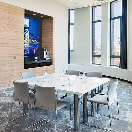 Hotel Golden Tulip Airport 4*